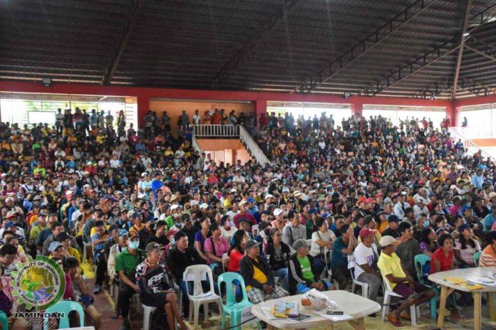 farmers_pic_resized Rice farmers from Jamindan, Capiz claim financial assistance from the government, through the Department of Agriculture’s Rice Competitiveness Enhancement Fund-Rice Farmers Financial Assistance on February 1. JAMINDAY TODAY FACEBOOK PHOTO