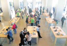 Filipinos spending more on gadgets, luxury Filipinos’ spending on electronics and major renovations is forecast to grow 7.5 percent in 2024 to P270.4 billion, Fitch Group unit BMI said. Photo shows people experiencing gadgets at a retail outlet before purchase. PHOTO COURTESY OF BUSINESS.INQUIRER.NET