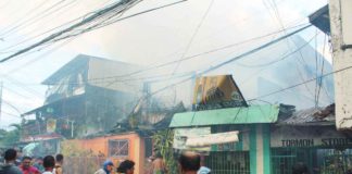 Firefighters and local residents battle a blaze that erupted in Barangay San Nicolas, La Paz, Iloilo City on the afternoon of Sunday, February 18. The fire resulted in two deaths. AJ PALCULLO/PN