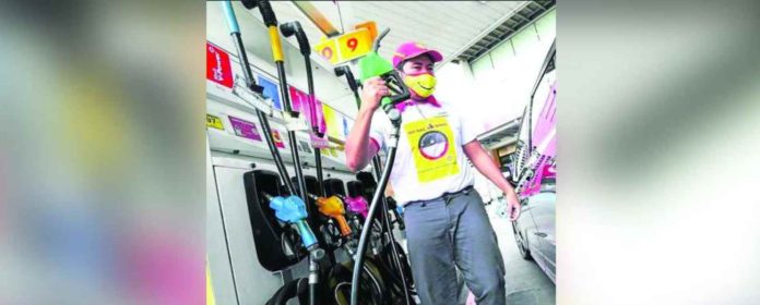fuel pump prices.JPG_superimposed Oil companies will increase prices per liter of gasoline by P1.60, diesel by P1.10, and kerosene by P1.05. INQUIRER PHOTO / NINO JESUS ORBETA PHOTO