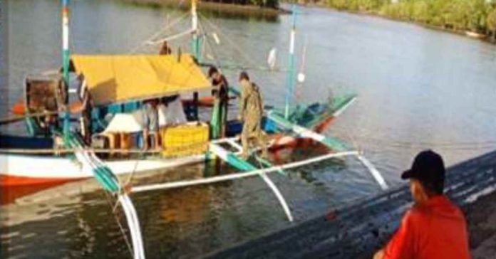 illegal fishing_superimposed Authorities of Panay town in Capiz seized a fishing boat and other fishing paraphernalia worth over P600,000 and arrested four individuals engaged in illegal fishing. PANAY MUNICIPAL POLICE STATION PHOTO