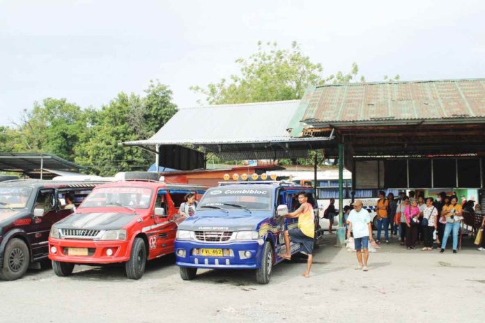 jeep_pic.JPG_resized Iloilo Province’s month-long dry run of its proposed Provincial Public Transport Route Plan begins today. The first cluster includes the ALEOSAN routes with simulation exercise scheduled for Feb. 15 and 19. It will be followed by the Southern Iloilo Routes, which include Tubungan to Iloilo City, on Feb. 21 and 26. AJ PALCULLO/PN