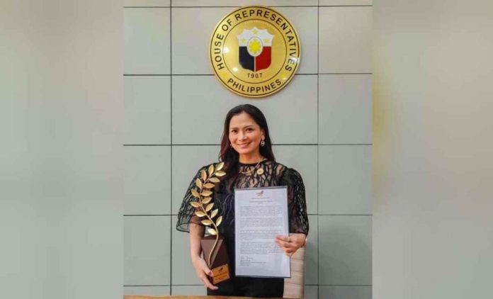 ma'am lei baronda news pic_superimposed Iloilo City’s Cong. Julienne Baronda has been bestowed the RPMD Award for Outstanding Public Servant for the year 2023. This is a recognition of her tireless efforts, innovative approaches to governance, and significant achievements in making tangible improvements in the lives of the Ilonggos, according to the RP-Mission and Development Foundation Inc.