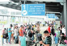 All eyes on NAIA rehab: Private partner coming Passengers line up at the departure area of the Ninoy Aquino International Airport. INQUIRER FILE PHOTO
