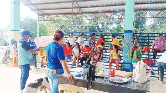 negros_pic_resized Hundreds of individuals were displaced following a series of encounters between the Philippine Army’s 79th Infantry Battalion and New People’s Army rebels in Barangay Pinapugasan, Escalante City, Negros Occidental from Feb. 21 to 22. The evacuees were allowed to return home over the weekend. RMN DYHB BACOLOD 747 FACEBOOK PHOTO