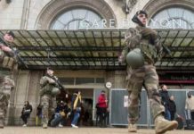3 persons hurt in Paris knife attack French soldiers secure the area after a man with a knife wounded several people at the Gare de Lyon rail station in Paris, France. REUTERS