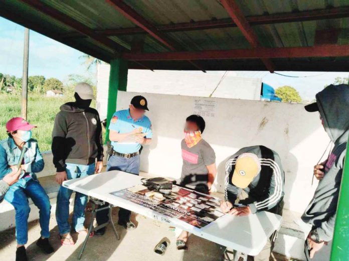 passi_drugs_resized A high-value drug suspect yields 18 plastic sachets of suspected shabu valued at P884,000 in a drug buy-bust operation in Barangay Punong, Passi City, Iloilo on Thursday, Feb. 22. PRO-6 PHOTO