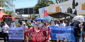Diverse groups and sectors in Iloilo held a rally for the 38th anniversary of the EDSA People Power Revolution on Sunday, February 25, at the Iloilo provincial capitol. They expressed opposition to the proposed Charter Change and jeepney phaseout, among others. AJ PACULLO/PN