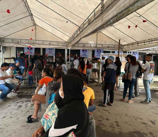 The Commission on Elections in Bacolod City recorded 302 registrants on the first day of voter registration, Monday, Feb. 12. KB BACOLOD DIGITAL PHOTO
