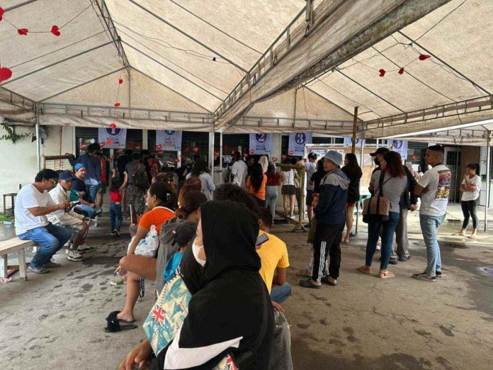 The Commission on Elections in Bacolod City recorded 302 registrants on the first day of voter registration, Monday, Feb. 12. KB BACOLOD DIGITAL PHOTO
