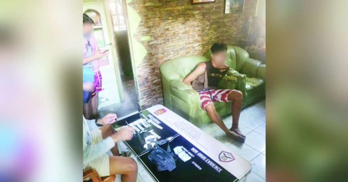 shabu_superimposed A drug-pushing suspect in Bacolod City was collared after an operation on Saturday morning in Barangay Alijis. PRO-6 PHOTO