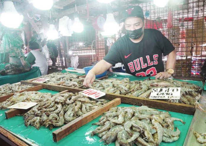shrimp_ban_resized The United States government prohibits the importation of shrimp caught using commercial fishing technology that adversely affects turtles. PNA PHOTO BY BEN BRIONES