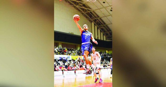 sports japan_superimposed As the NeoPhoenix improved to a 32-4 win-loss slate in the Japan B.League Division 1, Ferdinand “Thirdy” Ravena III. PHOTO COURTESY OF SAN-EN NEOPHOENIX