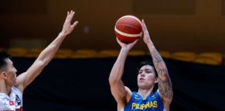 Gilas Pilipinas’ Dwight Ramos pulls up for a shot against the defense of Hong Kong’s Oliver Xu. FIBA PHOTO