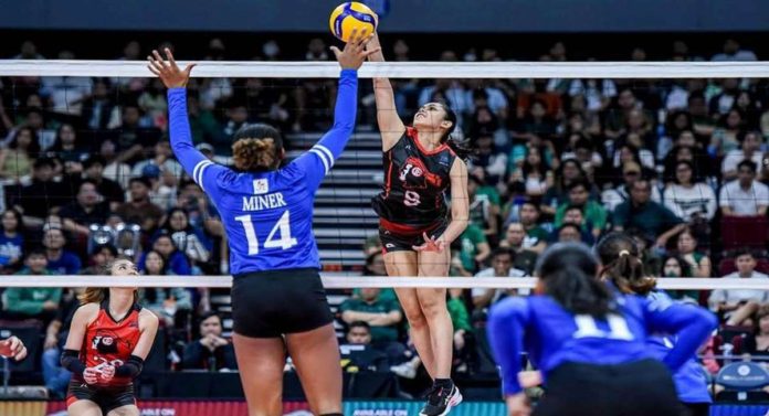 sports_dongallo_resized University of the East Lady Red Warriors’ Casiey Dongallo attempts to score against the defense of Ateneo de Manila University Blue Eagles’ Alexa Miner. UAAP PHOTO