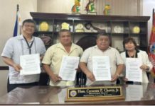 Job order (JO) and contract of service (COS) workers of the Municipality of Jordan Guimaras are now SSS members Top photo shows (from left to right) SSS Visayas West 2 Division Vice President Atty. Bernardo B. Dofitas Jr., Jordan Guimaras Municipal Planning and Development Coodinator Engr. Rodolfo G. Gamarcha, Jordan, Guimaras Mayor Cresente P. Chavez Jr., and SSS Iloilo Central Branch Head III Eva J. Cura after the ceremonial signing.