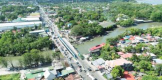 Traffic congestion is experienced on Araneta Street, Barangay Sum-ag due to the temporary closure of the Sum-ag bridge’s southbound portion. AKSYON RADYO BACOLOD