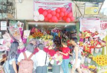 Flowers reign as the quintessential gifts for Valentine's Day. In Iloilo City, roses and carnations stand out not only for their beauty but also for their affordability, with prices ranging from P100 to P150 per stem. This photo captures a moment in the City Proper, where numerous students gather at a local flower shop, exploring their options for the perfect Valentine's Day gesture. AJ PALCULLO/PN