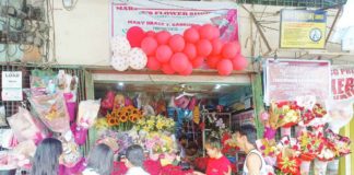 Flowers reign as the quintessential gifts for Valentine's Day. In Iloilo City, roses and carnations stand out not only for their beauty but also for their affordability, with prices ranging from P100 to P150 per stem. This photo captures a moment in the City Proper, where numerous students gather at a local flower shop, exploring their options for the perfect Valentine's Day gesture. AJ PALCULLO/PN