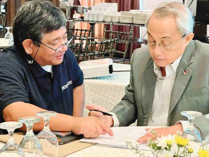Negros Electric Power Cooperative president Roel Castro and Metro Bacolod Chamber of Commerce and Industry vice president for government affairs Frank Carbon during the Negros Island Electric Power Forum on Wednesday, March 20.