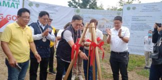 Sen. Christopher Lawrence "Bong" Go, Department of Health Region 6 director Dr. Adriano Suba-an and Mayor Reynor Ganzales lead the groundbreaking ceremony for the construction of the P12-million “Super Health Center” in Barangay Pasig, Lambunao, Iloilo, on Friday, March 22. IME SORIAL/PN