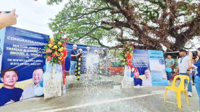 banner_pic1_resized South Balibago Waterworks president Cristina Isabelle Panlilio-Alejandro and Iloilo City’s Councilor Miguel Treñas, who represented Mayor Jerry Treñas, led the ceremonial energization of the water system through the opening of the water supply and distribution project’s water hydrant in Barangay Bito-on, Jaro district.