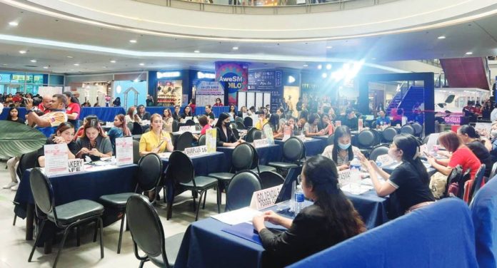 job_fair_resized A total of 141 jobseekers were hired on the spot out of the 940 interviewed applicants during the PESO Iloilo City Job Fair (as seen in this photo) at a mall on March 14. According to the Regional Development Council, the inadequacy of workers’ education and training skills are not meeting the demands of the labor market. PESO – ILOILO CITY/FACEBOOK PHOTO