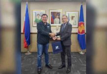 Social Security System (SSS) President and Chief Executive Officer Rolando Ledesma Macasaet (left) paid a courtesy visit to Philippine Ambassador to Singapore, His Excellency Medardo G. Macaraig (right) during his visit to Overseas Filipino Workers (OFWs) in Singapore.