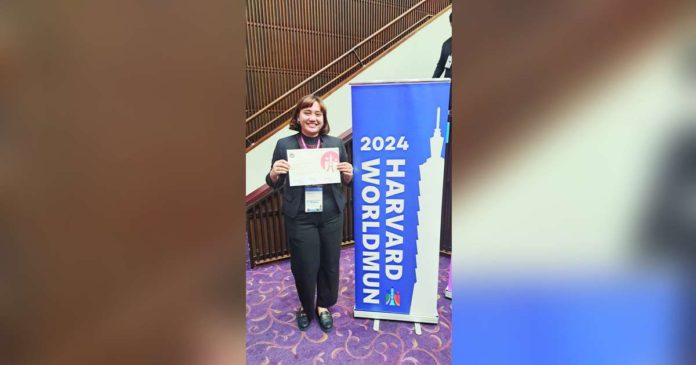 muyco_superimposed Maycie Muyco, a student of the of University of San Agustin in Iloilo City, bags the Verbal Commendation Award for her exemplary work as the Delegate of Switzerland at the UN General Assembly - Special Political and Decolonization Committee. JOHN PAUL MONDEJAR PHOTO