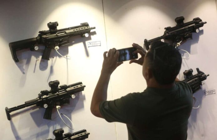 semi_resized A gun enthusiast checks out the various types of firearms on display at a weapons trade exhibition in Mandaluyong City in this photo taken on June 23, 2023. File photo by NIÑO JESUS ORBETA / Philippine Daily Inquirer