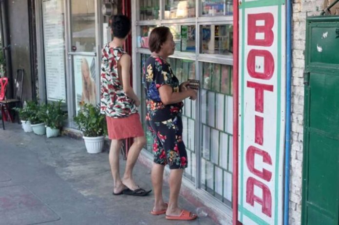 senior_resized Complaints about pharmacies requiring a doctor’s prescription for seniors buying over-the-counter medicines have prompted the Food and Drug Administration to issue a clarification. File photo by GRIG C. MONTEGRANDE / Philippine Daily Inquirer