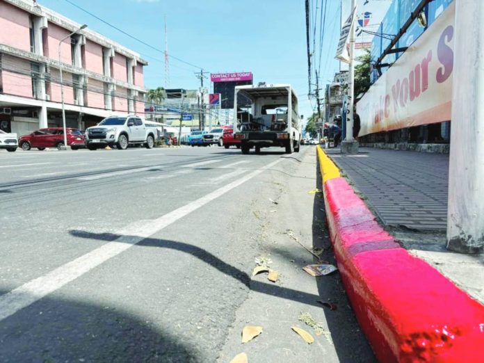 signages (1) (1) The red and yellow road traffic markings in Bacolod City signify absolute and regulated tow-away zones, respectively, under City Ordinance No. 818. JOSE ANTONIO ROBELLO PHOTO