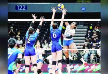 Ateneo de Manila University Blue Eagles’ Alexa Miner scores against the defense of Adamson University Lady Falcons’ May Ann Nuique. UAAP PHOTO