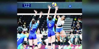 Ateneo de Manila University Blue Eagles’ Alexa Miner scores against the defense of Adamson University Lady Falcons’ May Ann Nuique. UAAP PHOTO