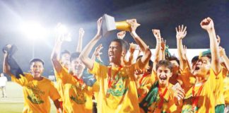 Far Eastern University-Diliman Baby Tamaraws celebrate their 12th UAAP high school boys football championship. UAAP PHOTO