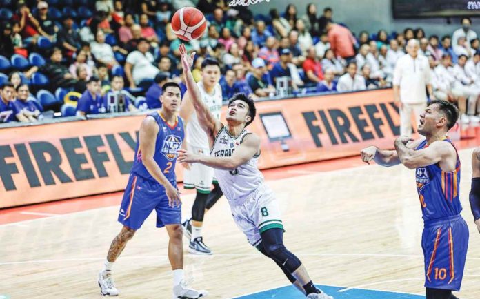 sports_PBA Negrense John Paul Calvo of Terrafirma Dyip stretches for a layup. PBA PHOTO