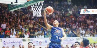 Team Mark’s Ricci Rivero goes for a reverse layup. PBA PHOTO
