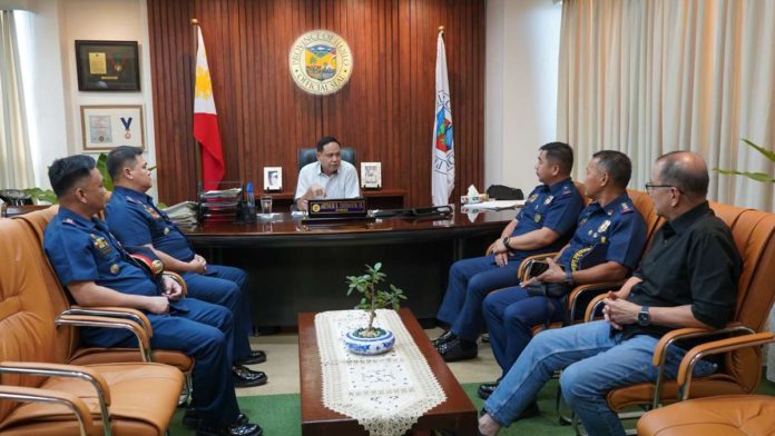 visit_pic_resized Police Brigadier General Jack Wanky, director of the Police Regional Office 6 (PRO-6), paid a courtesy call to Gov. Arthur Defensor Jr. on March 13. Wanky was accompanied by Colonel Adrian Acollador, chief of the PRO-6 Regional Community Affairs and Development Division; Colonel Alexander Mariano, chief of the PRO-6 Regional Directorial Staff; and Colonel Ronaldo Palomo, chief of the Iloilo Police Provincial Office. BALITA HALIN SA KAPITOLYO/FACEBOOK PHOTO