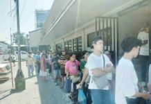 Applicants for election registration are queuing outside of the Commission on Elections office in Bacolod City. MAE SINGUAY/PN