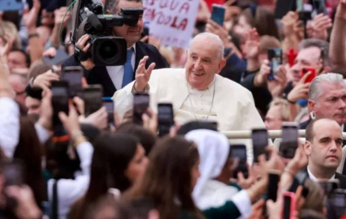 Pope Francis waved to crowds at the Vatican on the day of the Easter Mass, at St. Peter's Square. REUTERS
