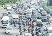PH car production up by 20% in Feb. Motorists and vehicles travel along a road amid traffic jam in Manila on November 24, 2023. PHOTO BY TED ALJIBE / AFP