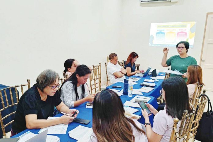 congress_resized Leni Causing, Iloilo Provincial Health Office Nutrition Program coordinator, discusses with the members of the Provincial Nutrition Committee and Provincial Nutrition Technical Working Group the conduct of the 1st Punong Barangay Nutrition Congress from April 10 to 11, 2024. PHOTO COURTESY OF PHILIPPINE INFORMATION AGENCY