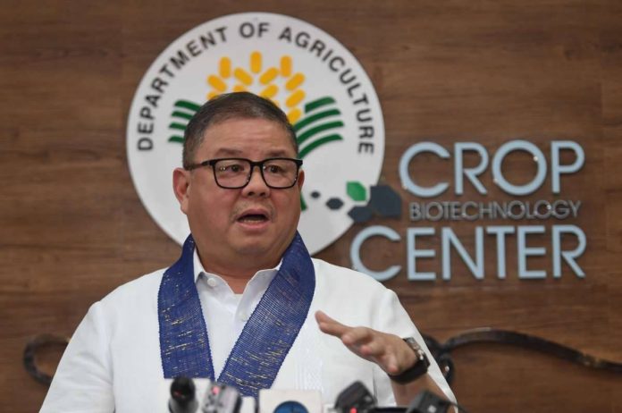 crackdown_resized_resized Agriculture Secretary Francisco Tiu Laurel Jr. says diverting imported fish to wet markets has been going on for a decade, even if it is illegal. DEPARTMENT OF AGRICULTURE PHOTO