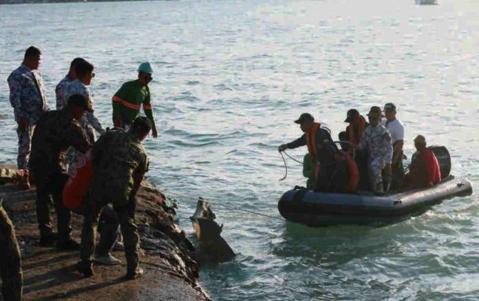 fishermen_1_resized Four Guimaras fishermen safely reunited with their families at the ro-ro wharf in Barangay Hoskyn, Jordan town on April 15, six days after their boat capsized in the waters between Guimaras and Negros Occidental. GUIMARAS BROADCASTING SERVICE PHOTOS