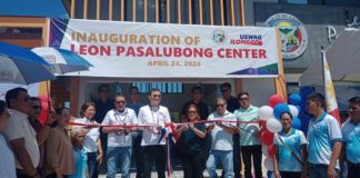 Rep. James “Jojo” Ang of Uswag Ilonggo party-list inaugurates a P10.5-million Pasalubong Center in Leon, Iloilo with Mayor Ma. Lina Holipas and other local officials.