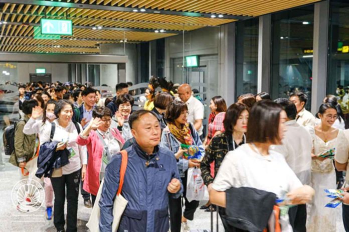 intl-visitors There were 546,726 South Koreans who visited the Philippines from January 1 to March 31, 2024. Photo shows staff of South Korean company Unicity arriving at the Mactan-Cebu International Airport for an incentive tour of Cebu in April 2023. DOT PHOTO