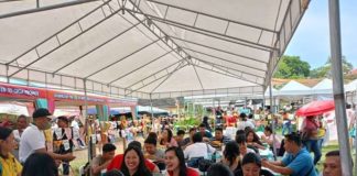 Mango lovers feast on unlimited mangoes at the Mango Eat-All-You-Can event of the Manggahan Festival in Guimaras. PN FILE PHOTO