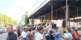 Personnel of the Bacolod City Enforcement Team clear Barangay Alijis’ Carmen Avenue of road obstructions following an order from the City Legal Office. RMN DYHB Bacolod 747 PHOTO