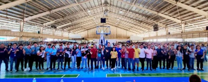 roxas_city_scholars_resized The Roxas City Government distributed tuition and book allowances to over 400 Upod Kita scholars on April 18. RONNIE DADIVAS/FACEBOOK PHOTO