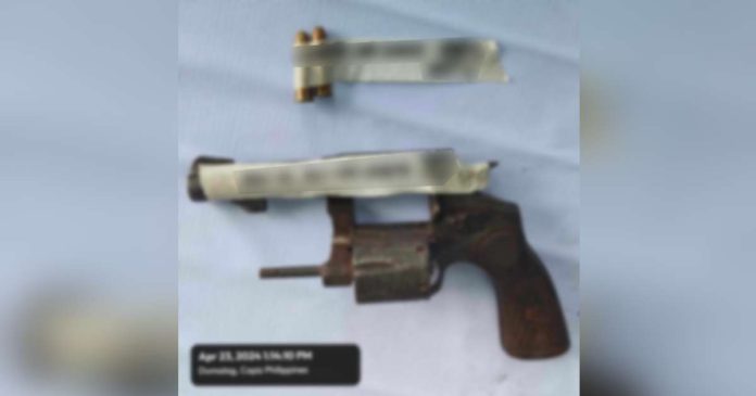 A homemade .38 revolver and two live ammunition rounds were recovered by the police from the house of a shooting suspect in Dumalag, Capiz. The suspect, who was arrested, faces a charge for violating the Comprehensive Firearms and Ammunition Regulation Act. PRO-6 PHOTO
